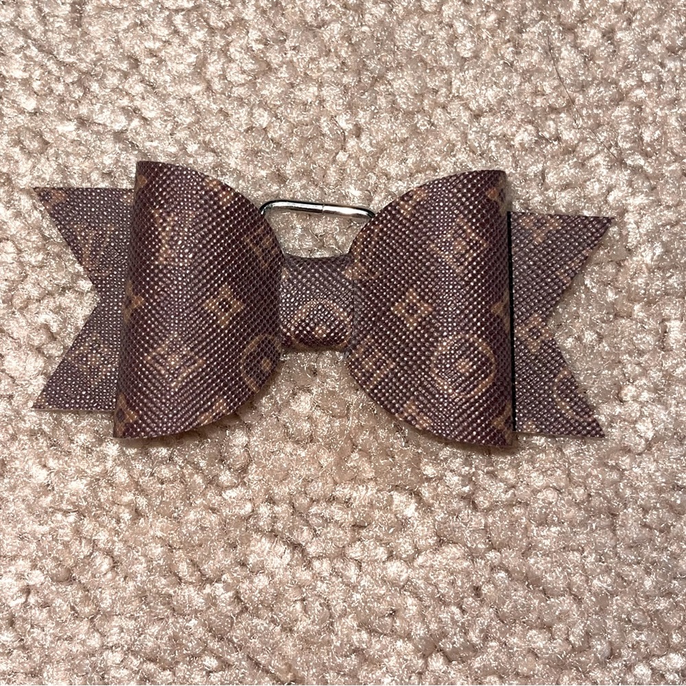 LV straw topper